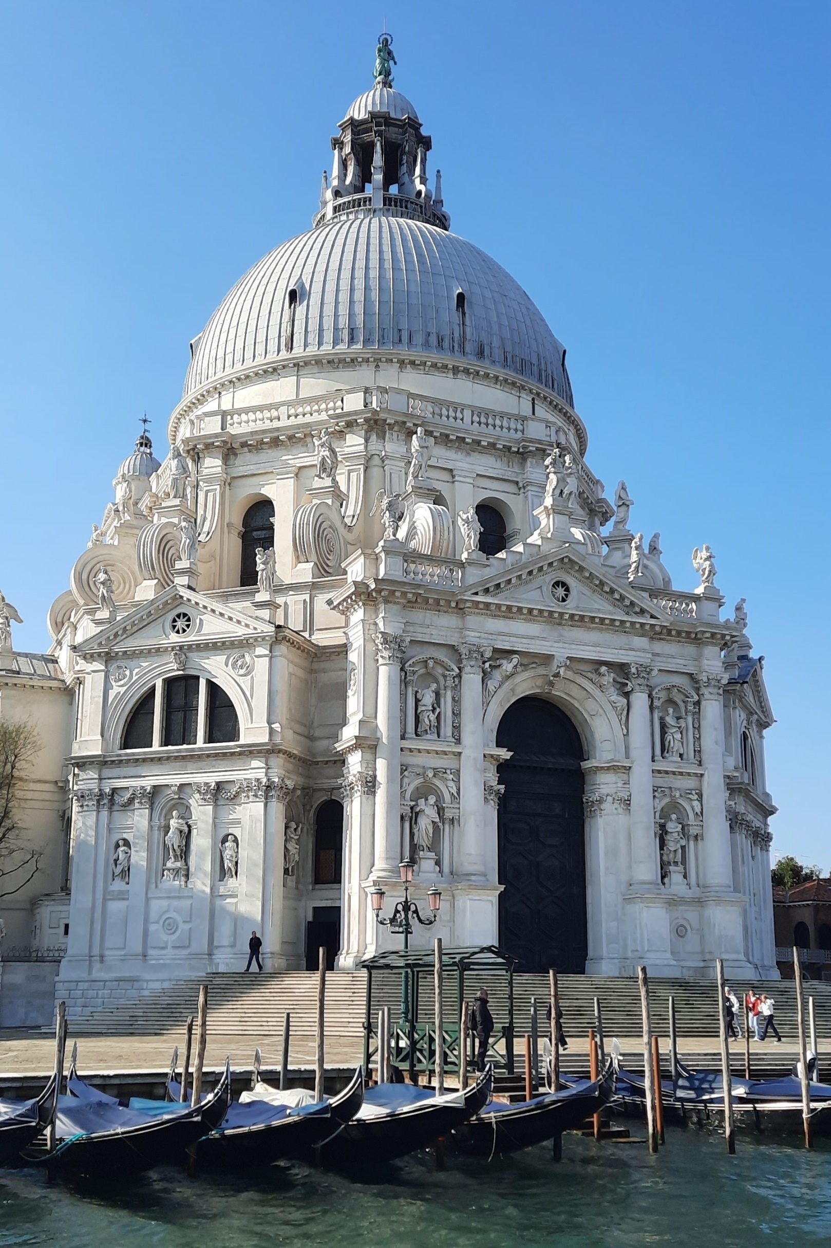 Santa Maria della Salute, Venice - 03.jpg